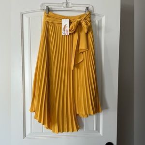 Pleated mustard satin midi skirt